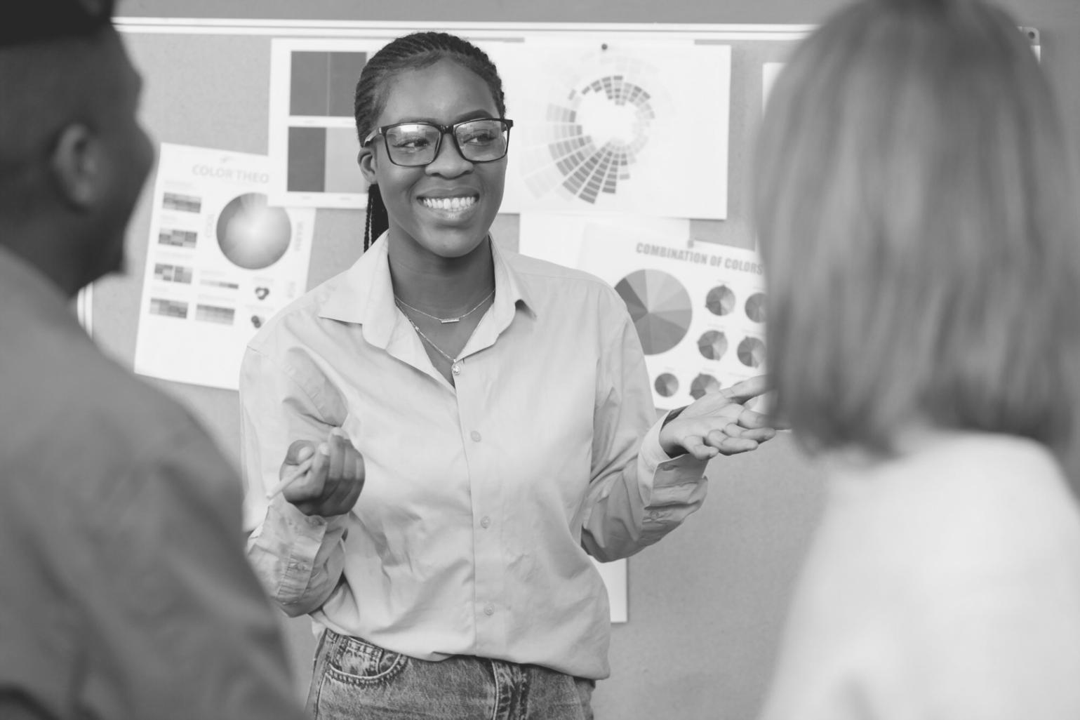 Internationale Studierende lernen Finanzplanung